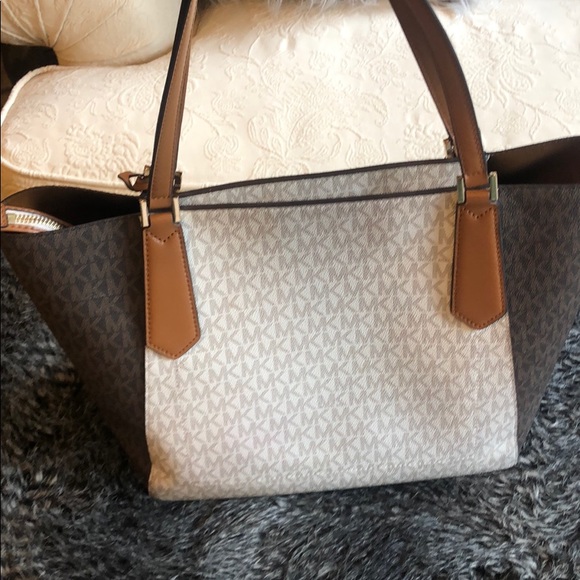 Michael Kors handbag - Picture 4 of 8